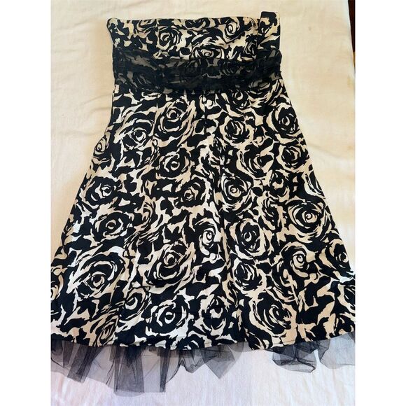 Forever 21 Strapless Black & White Floral Mini Dress Size S Party Prom Wedding - Picture 1 of 4